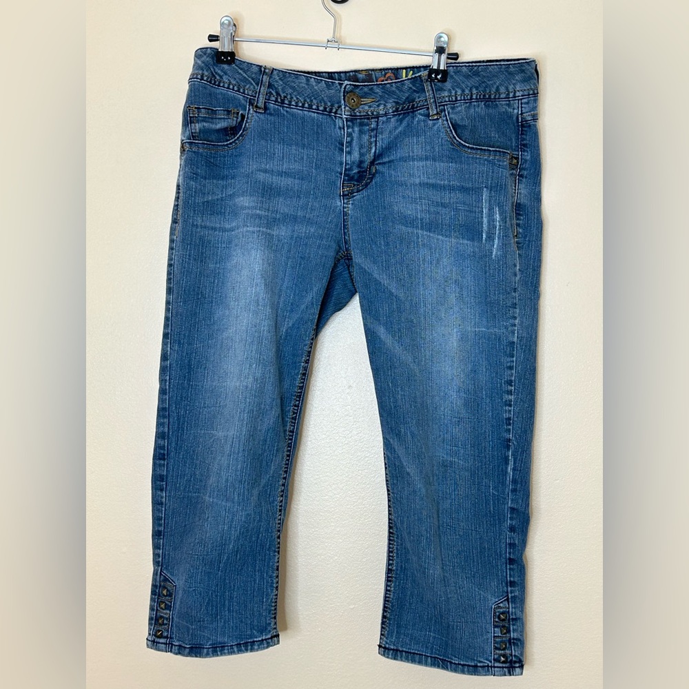 Mudd Jeans capris studded pockets with buttons size 11